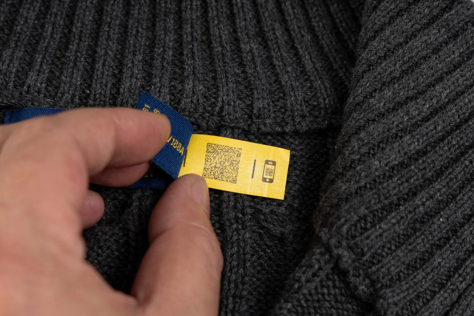 P236 #R92 RALPH LAUREN Ralph Lauren fifteen colors classic small label embroidery logo turtleneck pullover half-zip knitted cable sweater with high-density LOGO embroidery on the chest and original customized tag accessories. Made of pure cotton yarn, pure cotton is skin-friendly and comfortable, small label war horse embroidered twist turtleneck sweater 🐎 high quality, follow the blogger to learn how to wear it! Let’s buy a Ralph Lauren cable sweater. It’s a super hard-to-find series after it became popular. It’s hard to find one on the official website. It’s simple and practical to wear, with a lazy and loose feel. The thickened fabric has more texture, feels soft and delicate, and has a loose fit. Whether worn alone or layered, you can wear different styles of fashion with just one piece!   Size：XS S M L